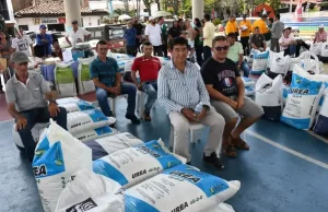 Gobierno del Valle entregó insumos a cafeteros