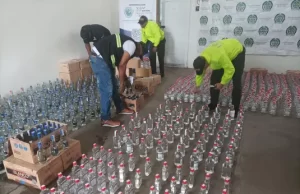 Incautación de más de 1.800 unidades de licor de contrabando y adulterado en Palmira