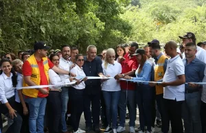 Gobernadora del Valle entrega obras para el desarrollo y bienestar en el centro del departamento