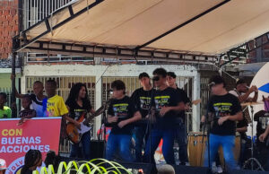 Salsa a la Calle: El latido musical de la ‘Sucursal del Cielo’