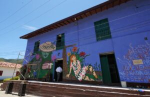 El trabajo de reelaboración con la comunidad de Riachuelo, Charalá, entrega sus primeras concreciones con Voces de Esperanza y el folleto de Cátedra de Tranquilidad