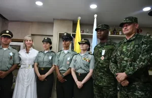 Condecoración a héroes uniformados que frustraron atentado en Palmira