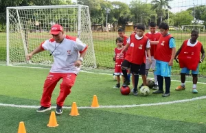 Luis Triana: El sembrador de sueños futbolísticos que transforma vidas en Ciudad Córdoba