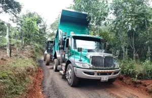 A paso firme avanza la optimización de caminos rurales en la zona de La Buitrera, Cali