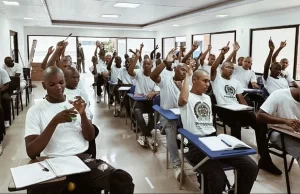 Cali y la ONU impulsan el futuro de 400 jóvenes soldados y policías con diplomados técnicos