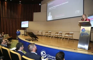 La Gobernadora del Valle promueve un modelo de desarrollo basado en logros tangibles, no en compromisos vacíos