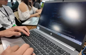 Vallecaucanos desatan su creatividad digital en el Hub e-commerce Challenge nocturno