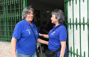 Tejiendo Vidas: La Historia de Adriana Que Volvió de la Calle Para Ayudar a Otras Mujeres en Cali