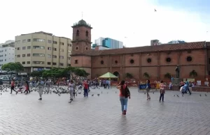 ‘Plazoleta Viva’: Cada Último Viernes, San Francisco Se Llena de Arte y Alegría Con La Gobernación