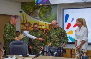 Alianza en Marcha: Gobernación del Valle y Ejército Entregan Sillas de Ruedas y Apoyan Educación en Municipios