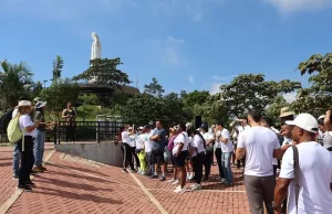 Cali Siembra Futuro: Estudiantes y Dagma Fortalecen la Barrera Verde de Cristo Rey Contra el Fuego