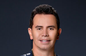 Jhonny Rivera hace llamado urgente tras pérdida de carpeta médica de su madre