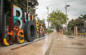 Arquitectos de Univalle reciben reconocimiento en Shanghái por el Bulevar del Oriente