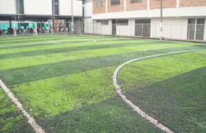 En Cali la cancha sintética de San Luis I vuelve a la vida gracias a ‘Invertir para Crecer’