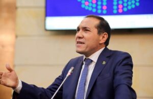 Ministro de Trabajo insiste en que el salario mínimo vital no genera inflación