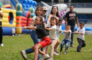 La USC celebró una fiesta de los niños llena de risas, juegos y magia familiar