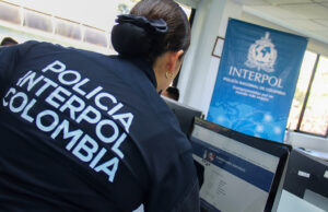 Buscan a mujer involucrada en la intoxicación y muerte de dos menores en Bogotá