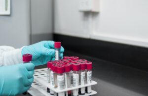 Investigan posible envenenamiento prolongado con talio en caso de menor fallecida por consumo de frambuesas envenenadas, según abogado de la familia