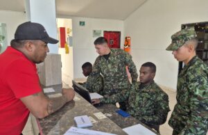 Más de 200 víctimas del conflicto armado fueron beneficiadas con la entrega de libretas militares en Cali