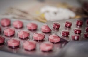 Droguerías Colsubsidio dejará de dispensar medicamentos a afiliados de la Nueva EPS desde enero de 2026