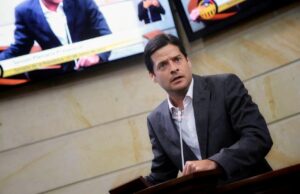 Mauricio Gómez Amín retira su aspiración presidencial y anuncia respaldo a Abelardo de la Espriella