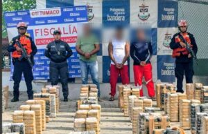 Asegurados hombres sorprendidos transportando más de dos toneladas de cocaína en embarcación cerca de Tumaco