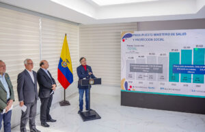 Petro denuncia millonarias utilidades de clínicas privadas y crisis en hospitales públicos
