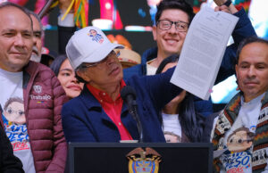 Petro mantiene aumento del 23,7 % en el salario vital y móvil para 2026