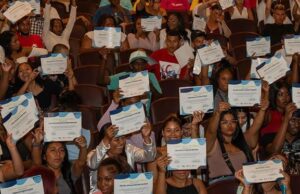 ‘En la Buena’ gradúa a 413 jóvenes y amplía su impacto en Cali