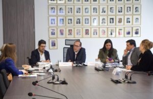 Gobierno, empresarios y sindicatos coinciden en mantener aumento del salario mínimo en 23,7%