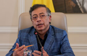 Petro cuestiona escrutinios y pide investigar contratación electoral