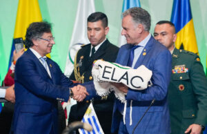 Colombia entrega a Uruguay la presidencia de la CELAC