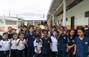 Comuna 8 de Cali celebra mejoras en colegios con el programa ‘Invertir para Crecer’