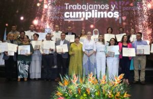 Valle exalta a 600 estudiantes y docentes por su aporte a la calidad educativa