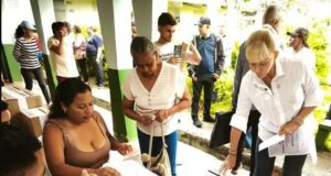 Gobernadora del Valle votó en Guacarí y reportó normalidad en la jornada electoral