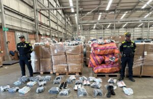 Incautan millonario cargamento de calzado ilegal en el centro de Cali