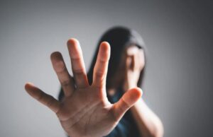 Destituyen e inhabilitan a exconcejal de Vijes por presunta violencia y abuso contra su pareja