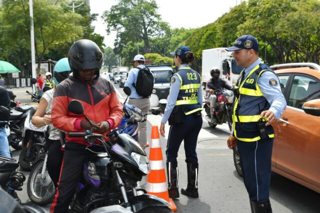 agentes transito cali vias