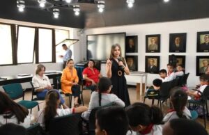 Estudiantes del colegio San Carlos conocieron programas sociales de la Gobernación del Valle