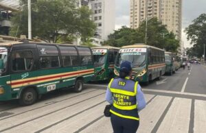 Tras jornada de protestas del gremio de transporte urbano, Cali recupera sus vías de acceso