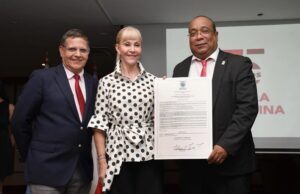 Escuela de Medicina de Univalle fue condecorada por sus 75 años de trayectoria académica