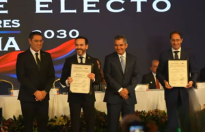 CNE entrega credenciales a Abelardo de la Espriella y José Manuel Restrepo para iniciar su mandato