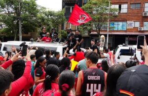 Con honores, Toros del Valle llegó a Cali tras conquistar el título de la Liga de Baloncesto