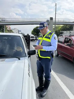 agentes movilidad cali