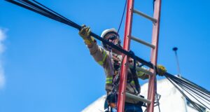 EMCALI supera los 57 kilómetros de cable retirado con la operación “Cali Sin Enredos”
