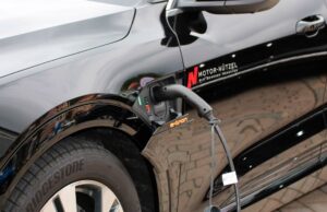 Gobierno impulsa nueva estrategia para fortalecer la industria de vehículos eléctricos en Colombia