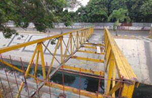Deterioro de puentes peatonales genera preocupación por la seguridad en Cali