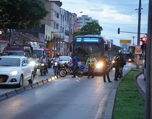 Movilidad intensifica operativos para evitar la invasión del carril exclusivo del MIO
