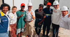 En tiempo récord avanza construcción de viviendas para damnificados del terremoto en Buenaventura