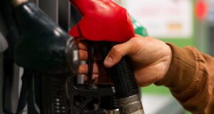 Combustibles sin alzas en septiembre: Gobierno busca aliviar a hogares afectados por el terremoto